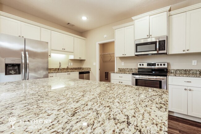 Photo - 1374 Oak Ln