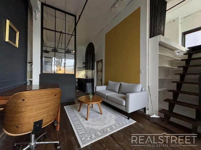 Photo - Hart St Unidad 304