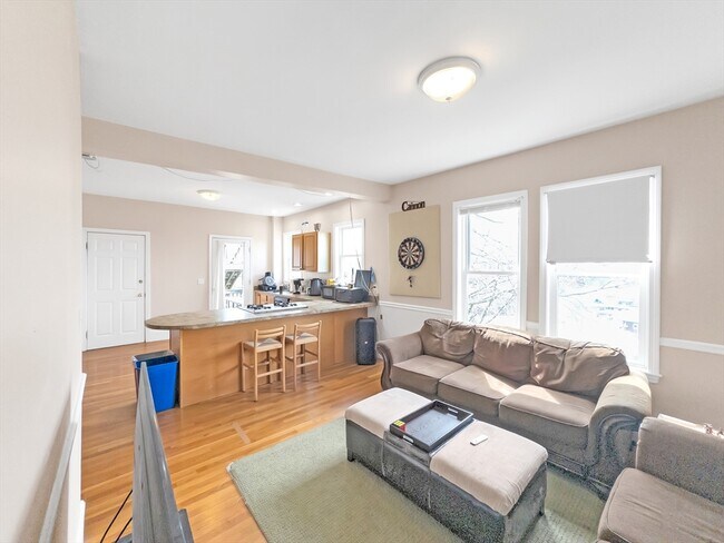 32 Fisher Ave Unit 2