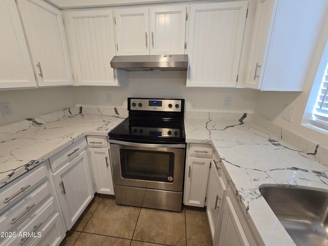 Photo - 715 N Arrowhead Dr