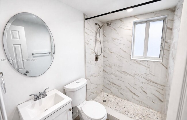 Photo - 7600 Dickens Ave Unidad 3