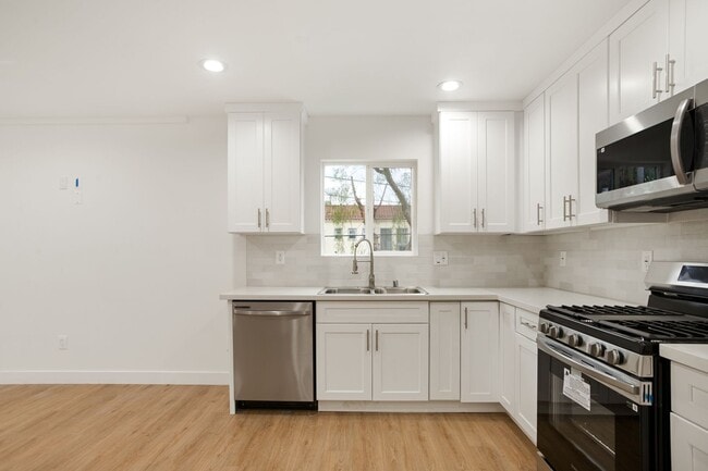 Photo - 4322 Rosewood Ave Unidad 4322