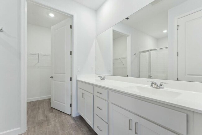 Photo - 13667 Hero Path