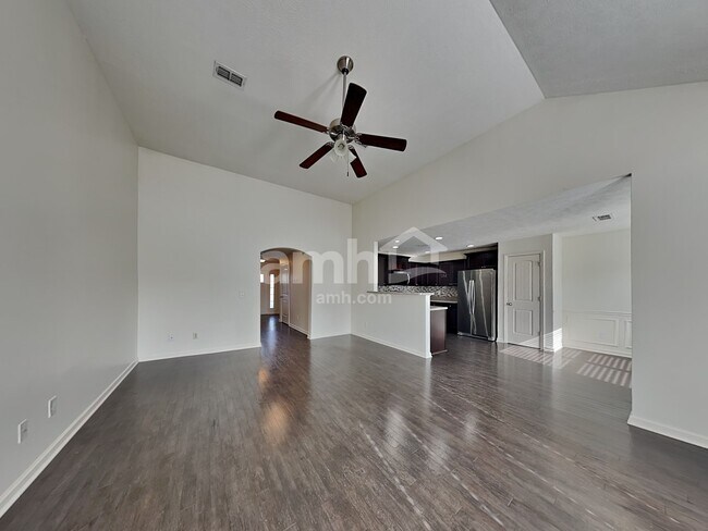 Photo - 123 Farmbrook Ct