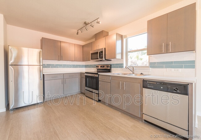 Photo - 5885 S Macadam Ave