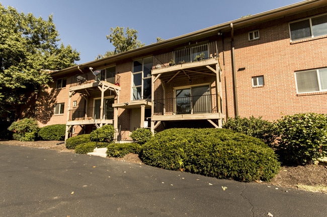 Exterior View Brooke Court Apartments