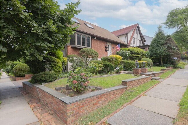 Photo - 55 W Devonia Ave Unit 1