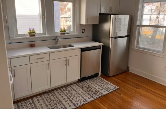 Building Photo - 46 Lawn Ave Unit Open house 9-29 4-5