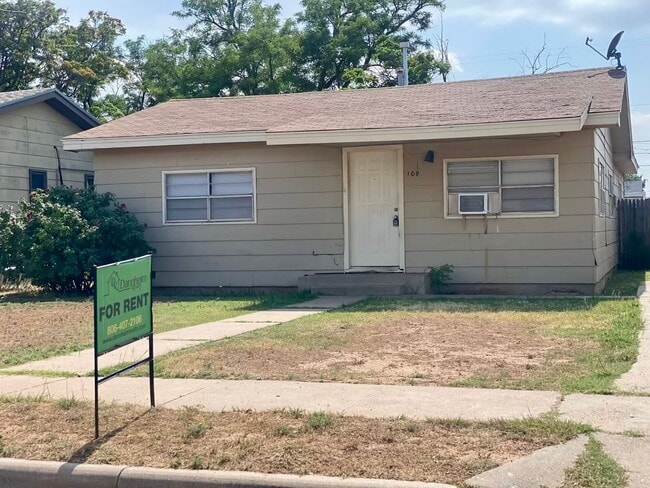 Building Photo - Available November - Cute 3 bed/1 bath!