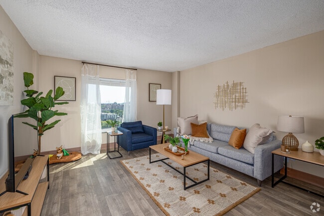 Sugarland 2BR, 1BA - 870SF - Living Room