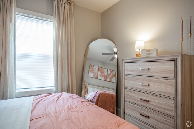 2BR, 2BA - 1,087SF - Bedroom