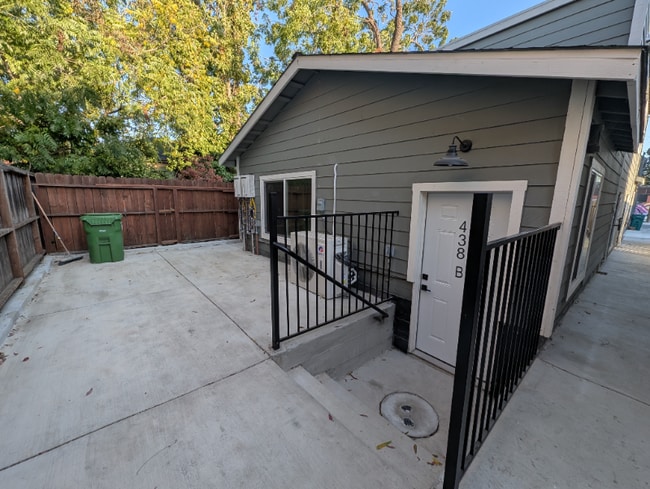 Building Photo - 438 48th St Rental