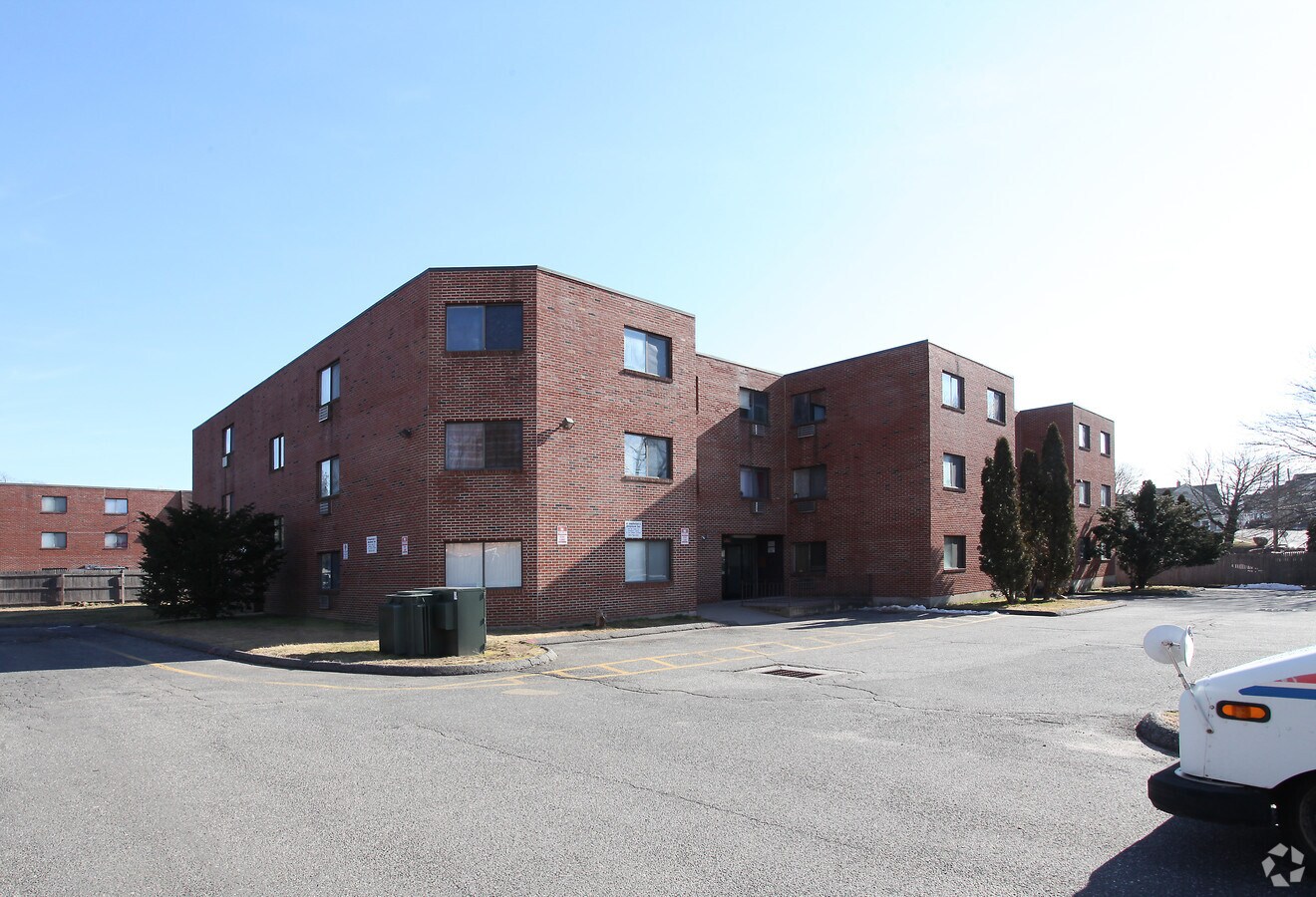Newman Apartments - Newman Apartments