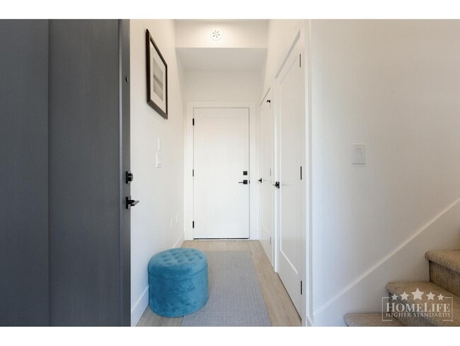Photo - 20463-20470 70 Ave