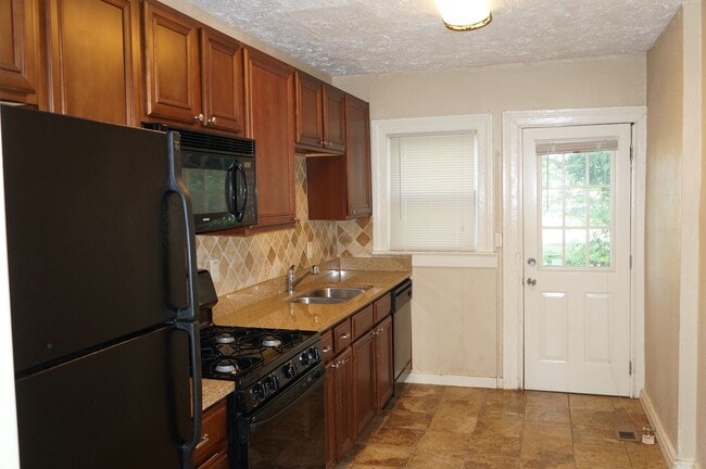 Photo - 583 Colonial Cir SE Unit #2