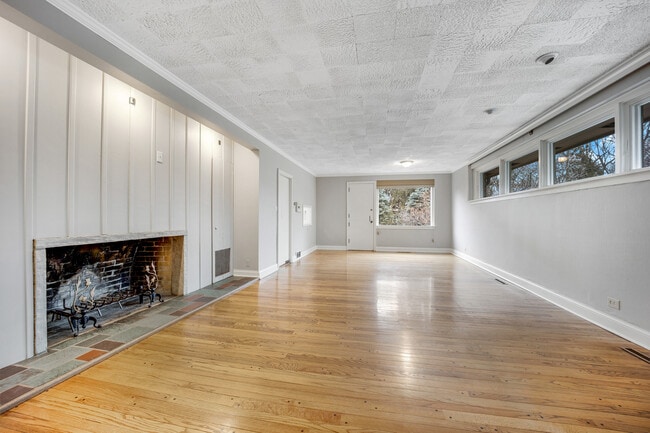 Photo - 120 E 8th St