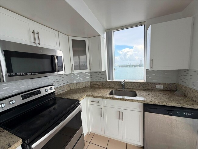 Photo - 7601 E Treasure Dr Unidad 2220