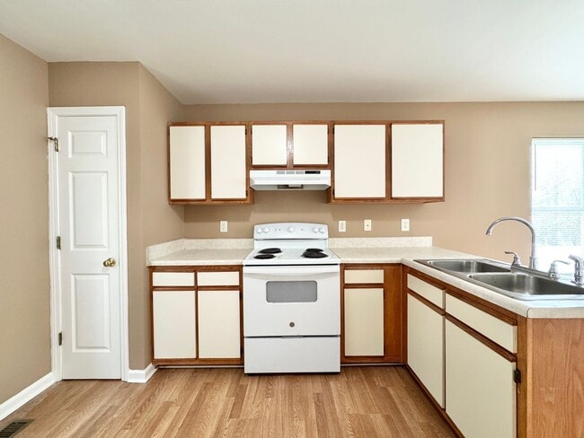 Photo - 4 Bedroom Off Franklin Blvd