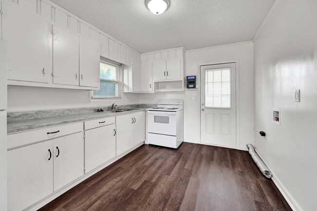 Photo - 403 Summit St