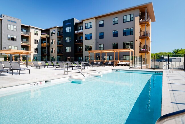 Pool Current 2 - Current 1 & 2