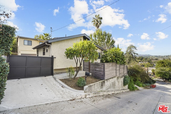 Building Photo - 4762 Charters Ave