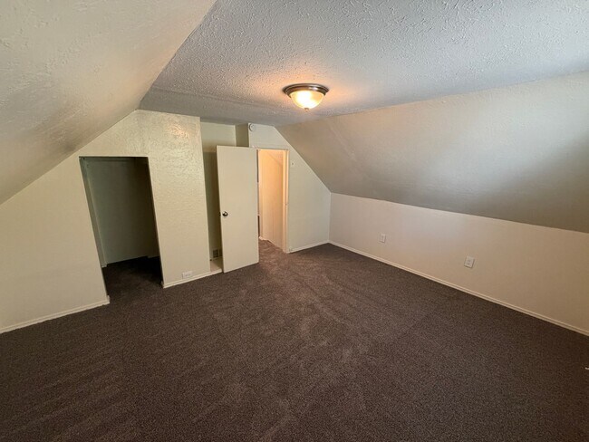 319 W American Ave Unidad Front