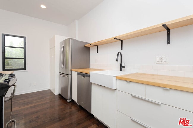 Photo - 418 N Curson Ave Unit 206