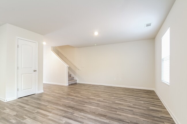 Photo - 157 Evvalane Dr