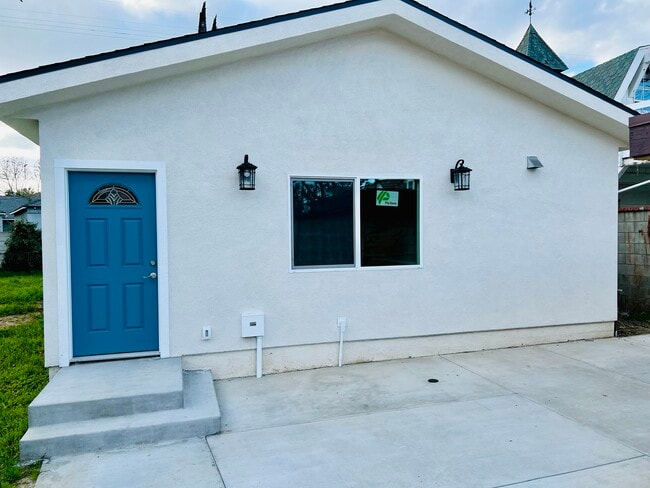 Building Photo - 6227 Orion Ave Rental