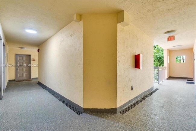 8255 Lake Dr Unit 304