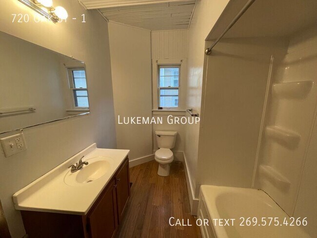 Photo - 720 Oak St Unit 1