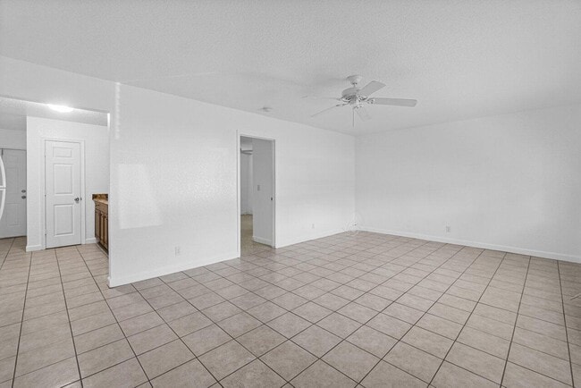 Photo - 751 Hummingbird Way Unit 2