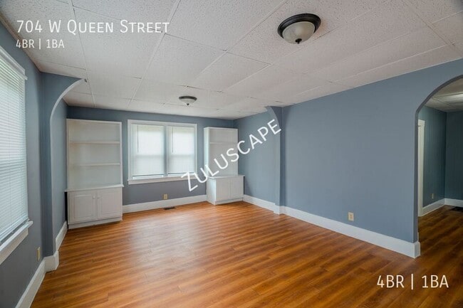 Photo - 704 W Queen St