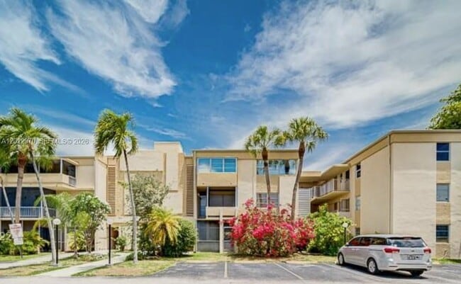 Photo - 9175 SW 77th Ave Unidad 108