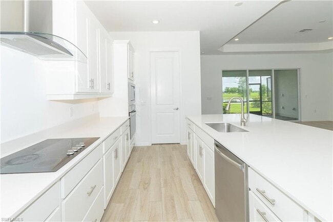 Photo - 5947 Sunningdale St