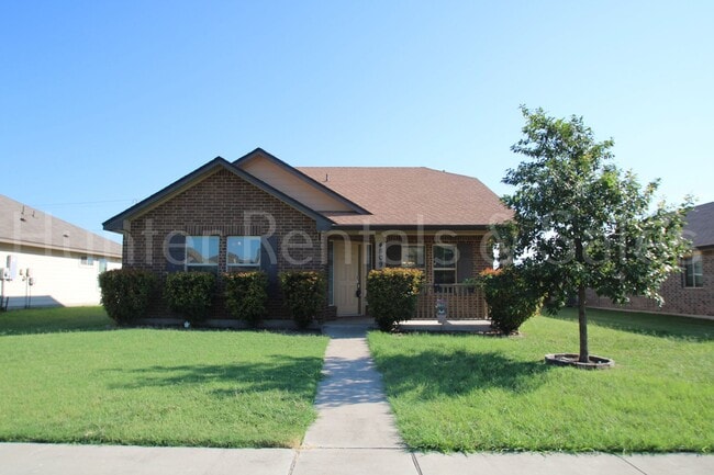 Building Photo - Charming Bungalow Style Home with Modern C...