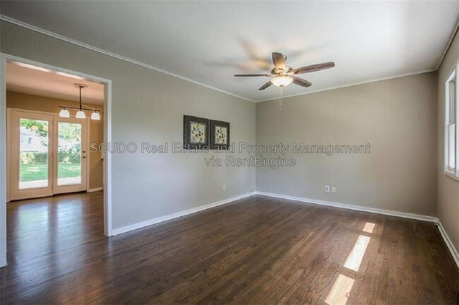 Photo - 7642 Ash St