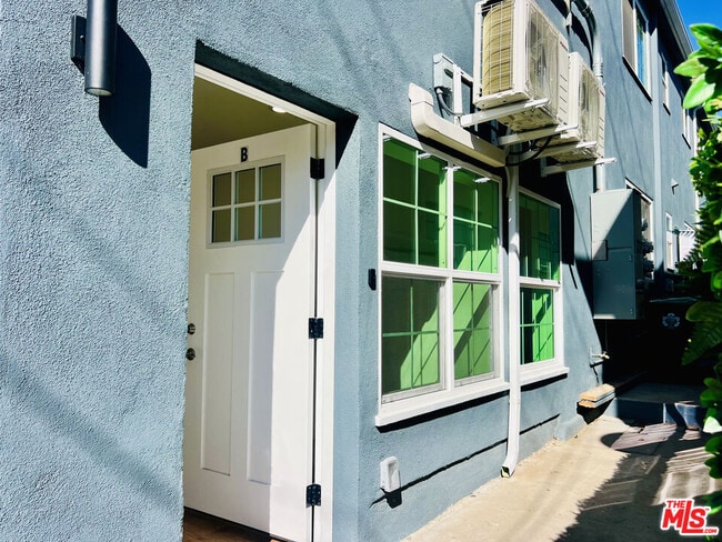 Photo - 938 W Glenoaks Blvd Unit B