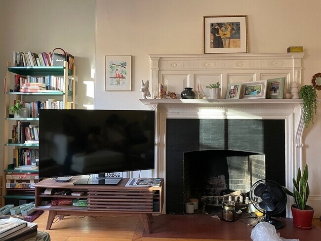 Building Photo - 261 Marlborough St Unit 9 Rental
