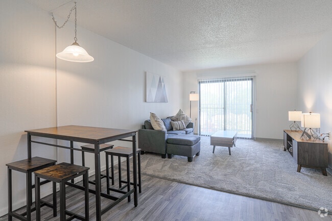 1 BR, 1 BA - 528 SF
