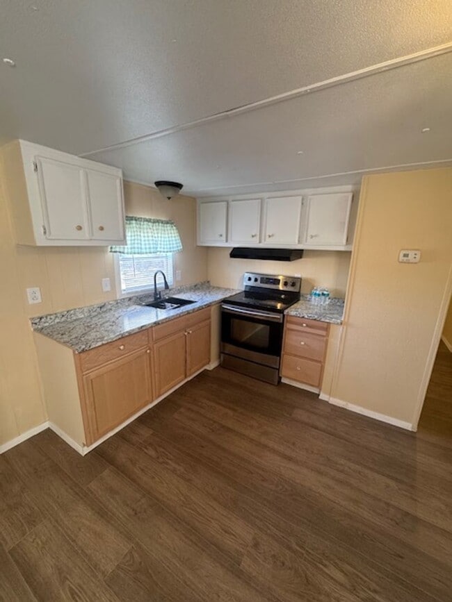 Photo - 1265 Maxwell St