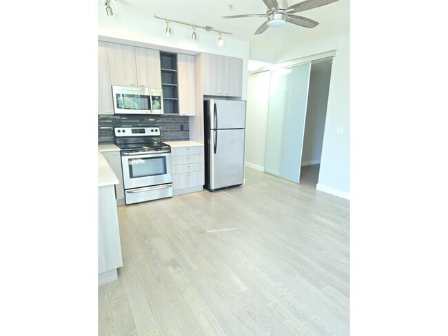 Photo - 3090 Gladwin Rd Unit 204