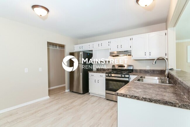 Photo - 2025 Huntington Dr