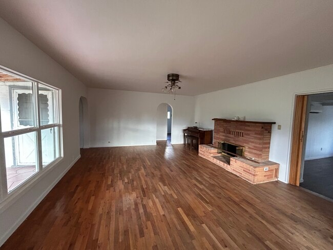 Photo - 6065 Colver Rd