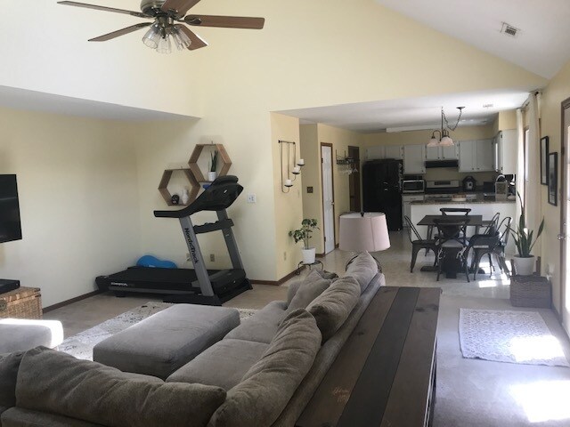 Photo - 1208 Priscilla Ln