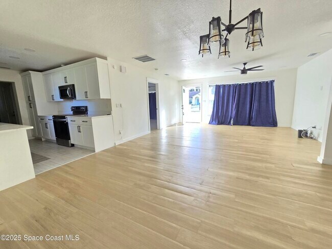 Photo - 2417 Colonial Dr