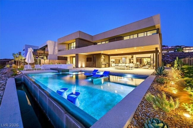 807 Magnum Cliff Ct