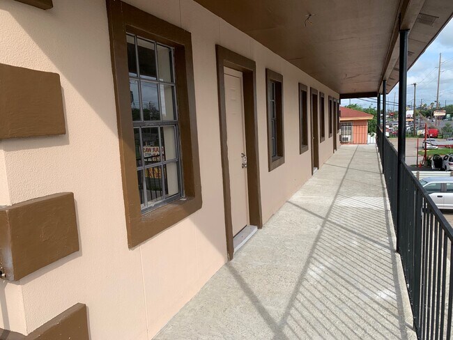 Photo - 4245 Southmost Rd