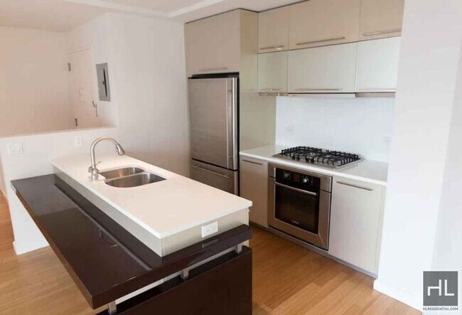 Photo - QUEENS PLAZA NORTH Unit 6E