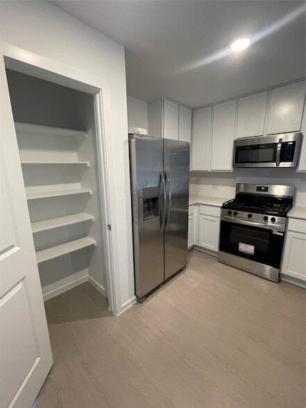 Photo - 112 Stran St